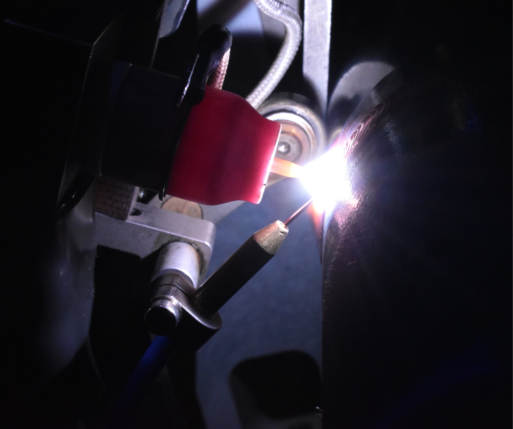 Comportement du flux d'électrons en fonction du diamètre et de la géométrie de l'électrode