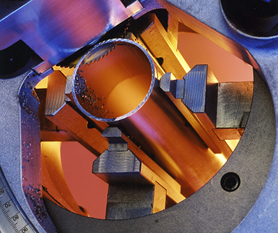 Orbital cutting: the choice of concentric clamping of the tube